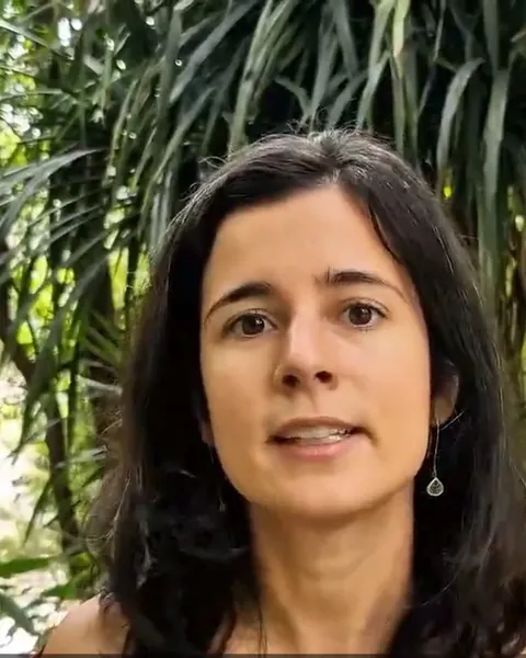 Luiza Costa Caldas na sua agrofloresta